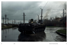 Doppelseite aus dem Buch „Das wilde Feld – Front und Hinterland in der Ukraine“ von Dominic nähr und Ivo Mijnssen